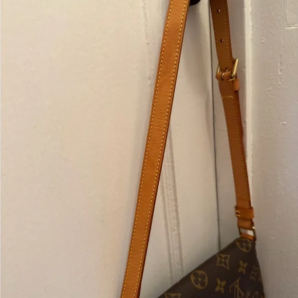 SOLD- Louis Vuitton Monogram Musette Salsa w/COA - Picture 8 of 13